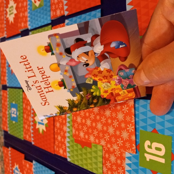 2021 Disney characters advent calendar surprise books - Picture 4 of 4